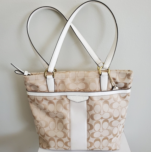 Coach Handbags - Coach Signature Design Purse